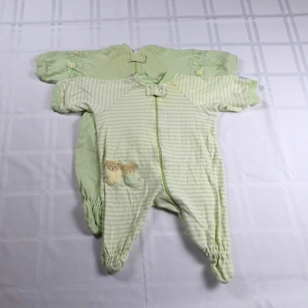 Vintage Carter's Baby PJs Bears 2 pc set. 0-3M, footed. Green with Bears